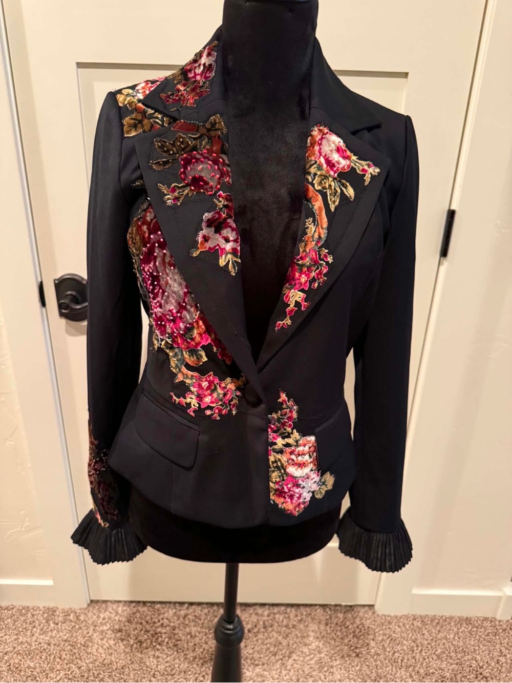True Meaning Velvet Beaded Blazer Jacket Women’s Size 6